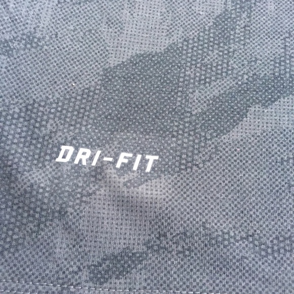 Men's Nike tee Dri fit stay cool - Picture 3 of 4